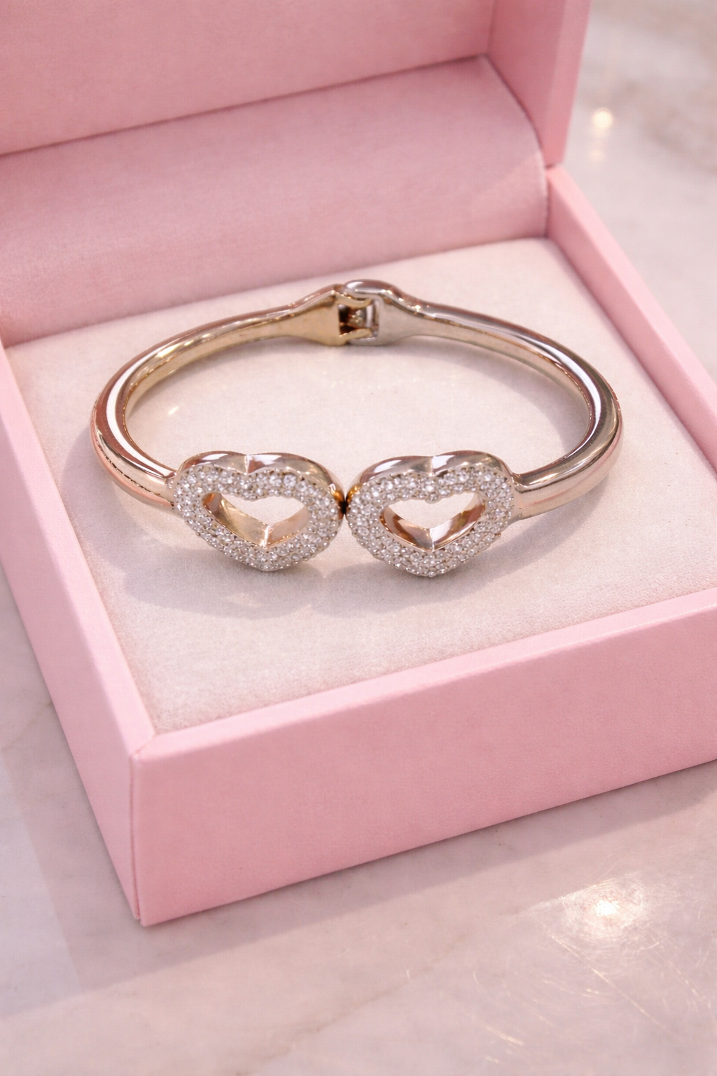 “The Heart Never Forgets” Gold & Silver Plated Clasp Heart Bracelet