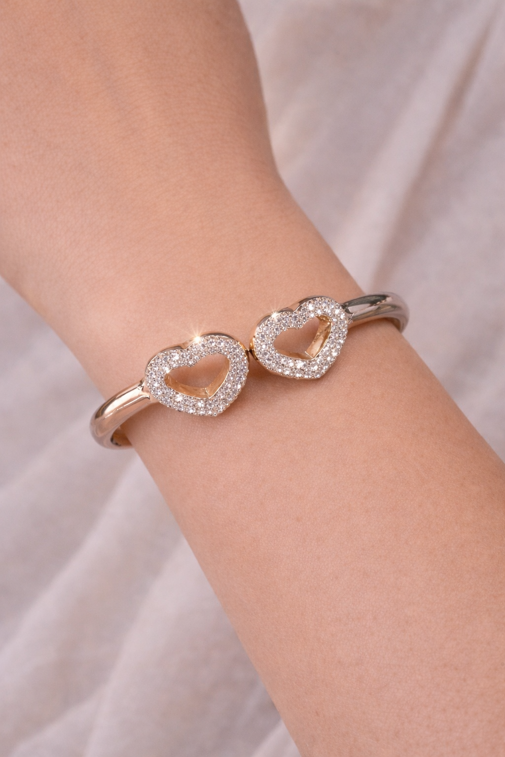 “The Heart Never Forgets” Gold & Silver Plated Clasp Heart Bracelet